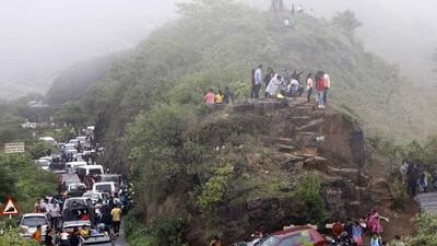 Traffic jam at Sinhgad fort in Pune on Sunday. (Rahul Raut/HT PHOTO) Traffic jam at Sinhgad fort in Pune on Sunday. (Rahul Raut/HT PHOTO)