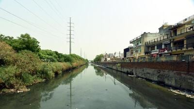 A view of an open drain at Sector 34. There are 102 major drains across Noida. (Sunil Ghosh/ HT)