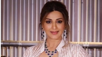 Sonali Bendre recalls the influence of the underworld on Bollywood in the 90s. (Instagram/@iamsonalibendre)