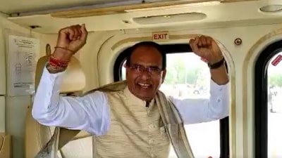 Shivraj Singh Chouhan celebrating MP's title win. (twitter.com/ChouhanShivraj)