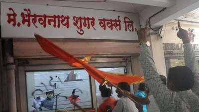 Shiv Sena workers protest at MLA Tanaji Sawant’s office at Balaji nagar, Dhankawdi in Pune. (HT PHOTO) Shiv Sena workers protest at MLA Tanaji Sawant’s office at Balaji nagar, Dhankawdi in Pune. (HT PHOTO)