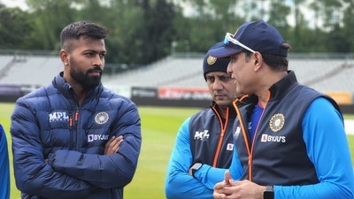 Hardik Pandya (L) with VVS Laxman (Twitter/BCCI)