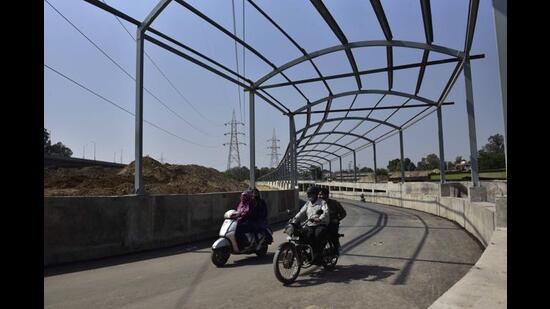 Commuters on the newly-constructed RUB bridge on Pakhowal Road in Ludhiana. (Gurpreet Singh/HT) Commuters on the newly-constructed RUB bridge on Pakhowal Road in Ludhiana. (Gurpreet Singh/HT)