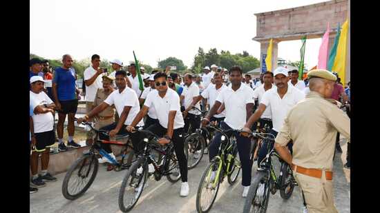 Lucknow NCB conducts cycle rally to spread awareness against drugs (ht photo)