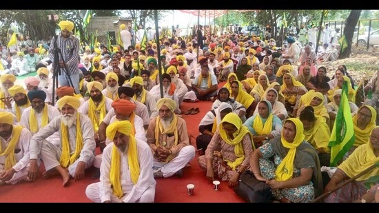 Members of the Bharti Kisan Union (Ekta Ugrahan) protesting at Kot Aga village in Ludhiana on Sunday. (HT Photo)