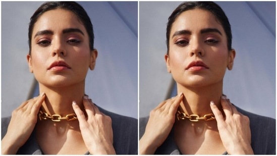 Aamna teamed a grey cropped top with full-sleeved and a plunging neckline with a pair of high-waisted formal trousers.(Instagram/@aamnasharifofficial)