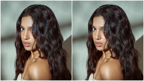 Styled by fashion stylist Pranita Shetty, Bhumi wore her long tresses open in wavy curls with a middle part.(Instagram/@bhumipednekar)