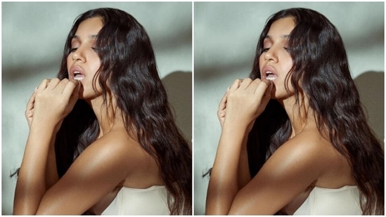 Bhumi opted for a no makeup look to complement her outfit. Assisted by makeup artist Sonik Sarwate, Bhumi decked up in contoured cheeks and a shade of nude lipstick.(Instagram/@bhumipednekar)