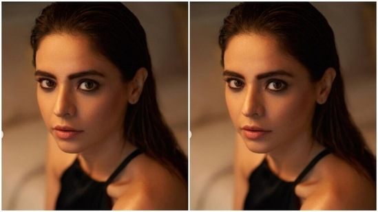 Aamna teamed it with a black satin high-waisted long skirt that hugged her shape and featured one thigh high slit. The skirt also came with gathered up details at the waist.(Instagram/@aamnasharifofficial)