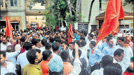 Shiv Sena party workers protest against Eknath Shinde at Timber Market in Bhavani peth in Pune, on Sunday. (HT PHOTO)