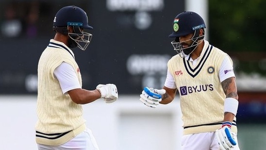 Cheteshwar Pujara (L) with Virat Kohli during the warm-up game(Twitter/Leicestershire)