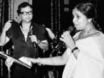 RD Burman and Asha Bhosle during a singing session.&nbsp;