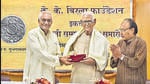 Renowned Hindi scholar Prof Vishwanath Prasad Tiwari (left) and director of KK Birla Foundation Dr Suresh Rituparna present the Saraswati Samman Award 2021 to author Prof Ramdarash Mishra during the Saraswati Samman presentation ceremony by KK Birla Foundation, at Rabindra Bhavan, in New Delhi on Monday. (Raj K Raj/HT photo) Renowned Hindi scholar Prof Vishwanath Prasad Tiwari (left) and director of KK Birla Foundation Dr Suresh Rituparna present the Saraswati Samman Award 2021 to author Prof Ramdarash Mishra during the Saraswati Samman presentation ceremony by KK Birla Foundation, at Rabindra Bhavan, in New Delhi on Monday. (Raj K Raj/HT photo)