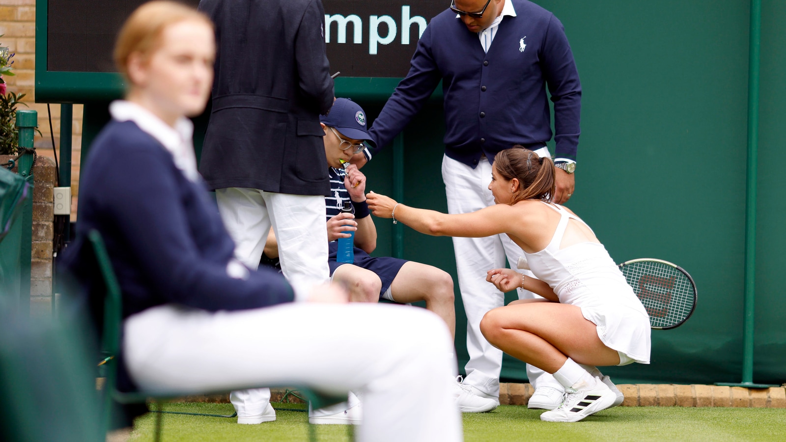 Watch: Brit tennis player Jodie Burrage offers Gatorade, candy to fainting ballboy at Wimbledon