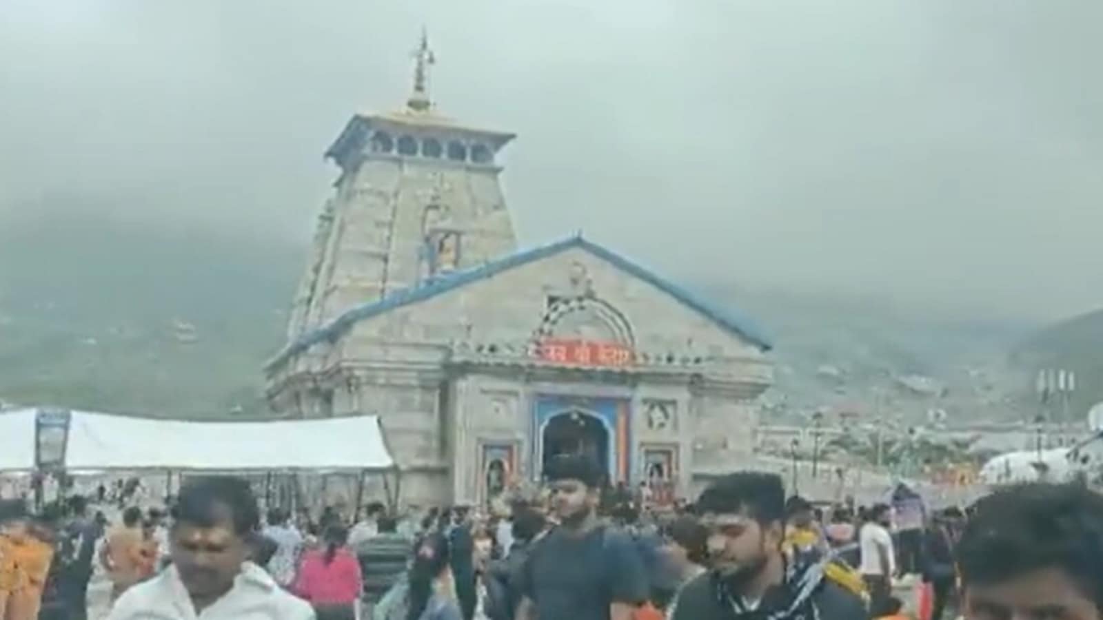 Devotees throng Kedarnath shrine despite IMD's heavy rainfall warning | Video