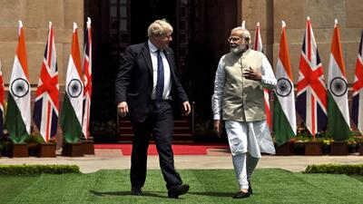 British Prime Minister Boris Johnson and his Indian counterpart Narendra Modi walk before their meeting at the Hyderabad House in New Delhi, India, April 22, 2022. Ben Stansall/Pool via REUTERS (REUTERS) British Prime Minister Boris Johnson and his Indian counterpart Narendra Modi walk before their meeting at the Hyderabad House in New Delhi, India, April 22, 2022. Ben Stansall/Pool via REUTERS (REUTERS)