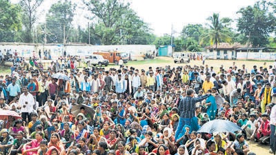 Tribal body, Akhil Bhartiya Adivasi Mahasabha, took out a rally protesting against the Sarkeguda encounter demanding a CBI probe into it, in Bijapur district. (HT Photo)
