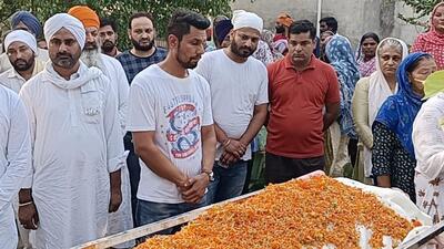 In keeping with that promise, Hooda left Mumbai as soon as he received news of her death (HT Photo) In keeping with that promise, Hooda left Mumbai as soon as he received news of her death (HT Photo)