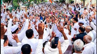 Former chief minister and leader of opposition Bhupinder Singh Hooda says the Agneepath scheme will work to weaken the country's army and reduce its numbers. Hooda was addressing a Congress dharna in Rohtak today against the Agneepath scheme on Monday. (Manoj Dhaka/HT)