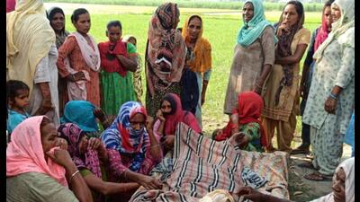 Grieving family members of Mindo Kaur, who was killed by the tigress on Monday in Khairatiya village of Lakhimpur Kheri. (Sourced)