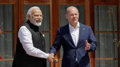 German Chancellor Olaf Scholz welcomes Prime Minister Narendra Modi, for the G7 leaders' summit at the Bavarian resort of Schloss Elmau castle, near Garmisch-Partenkirchen in Germany. (Reuters)