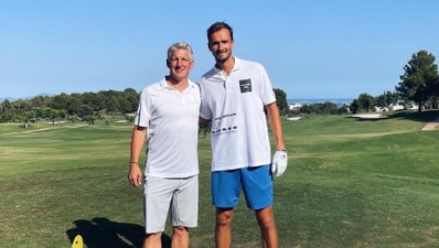 Daniil Medvedev and Bastian Schweinsteiger pose for a photo together. (Instagram/@medwed33)