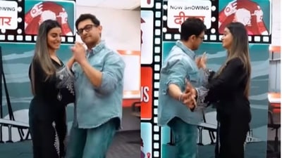 Aamir Khan dances with Akshara Singh. Aamir Khan dances with Akshara Singh.