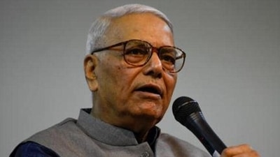 Yashwant Sinha had recently said that he won't relinquish his responsibilities for the TMC. (HT PHOTO.) Yashwant Sinha had recently said that he won't relinquish his responsibilities for the TMC. (HT PHOTO.)