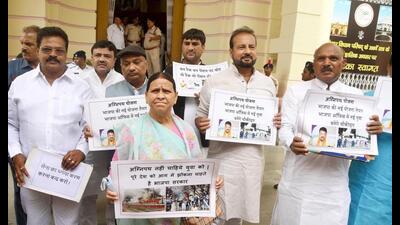 Former Bihar chief minister Rabri Devi demonstrates along with RJD MLCs outside the Bihar Legislative Council in Patna on Monday. (Santosh Kumar/HT Photo)