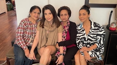 Maheep Kapoor and Gauri Khan with their respective moms.&nbsp;