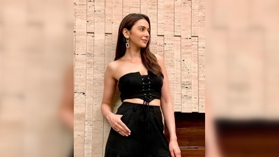 Rakul Preet spilled what she was thinking while getting clicked. My mind voice - quickly Take my picture in a second," she captioned her post. (Instagram/@rakulpreet) Rakul Preet spilled what she was thinking while getting clicked. My mind voice - quickly Take my picture in a second," she captioned her post. (Instagram/@rakulpreet)