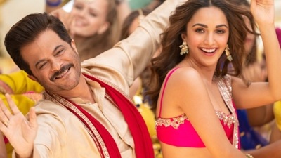 Anil Kapoor and Kiara Advani in a still from JugJugg Jeeyo.