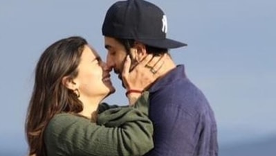Neetu Kapoor has shared the picture to congratulate her daughter-in-law Alia Bhatt and son Ranbir Kapoor.&nbsp;