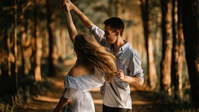 How to create a relationship of mature love: Expert shares tips (Photo by Scott Broome on Unsplash)