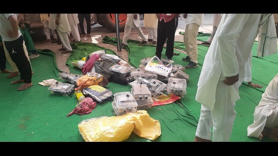 Farmers dumped meters removed from their tube-wells at the office of PVVNL MD in Meerut. (HT PHOTO)