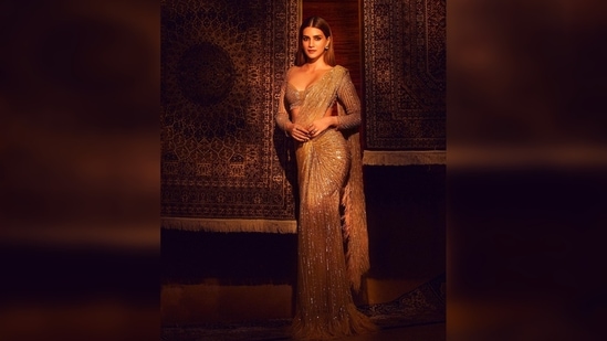 Kriti Sanon showed off her hourglass figure and long torso as she struck some elegant poses in the saree.(Instagram/@kritisanon)