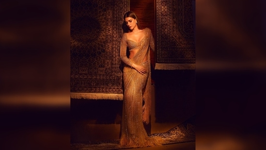 Kriti Sanon's contemporary saree is by one of India's most celebrated designer duo Falguni Peacock and Shane Peacock's luxury brand Falguni Shane Peacock.(Instagram/@kritisanon)