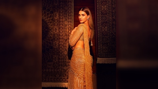 Kriti Sanon teamed her look with a matching blouse featuring a plunging neckline.(Instagram/@kritisanon)