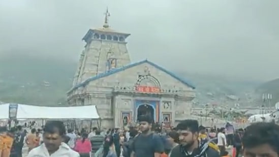 Devotees throng Kedarnath shrine. (ANI video grab) Devotees throng Kedarnath shrine. (ANI video grab)