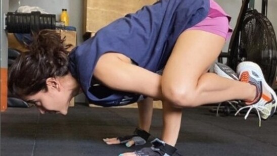 Shweta Tripathi kickstarts the week with an intense yoga routine. Video inside(Instagram/@ battatawada)