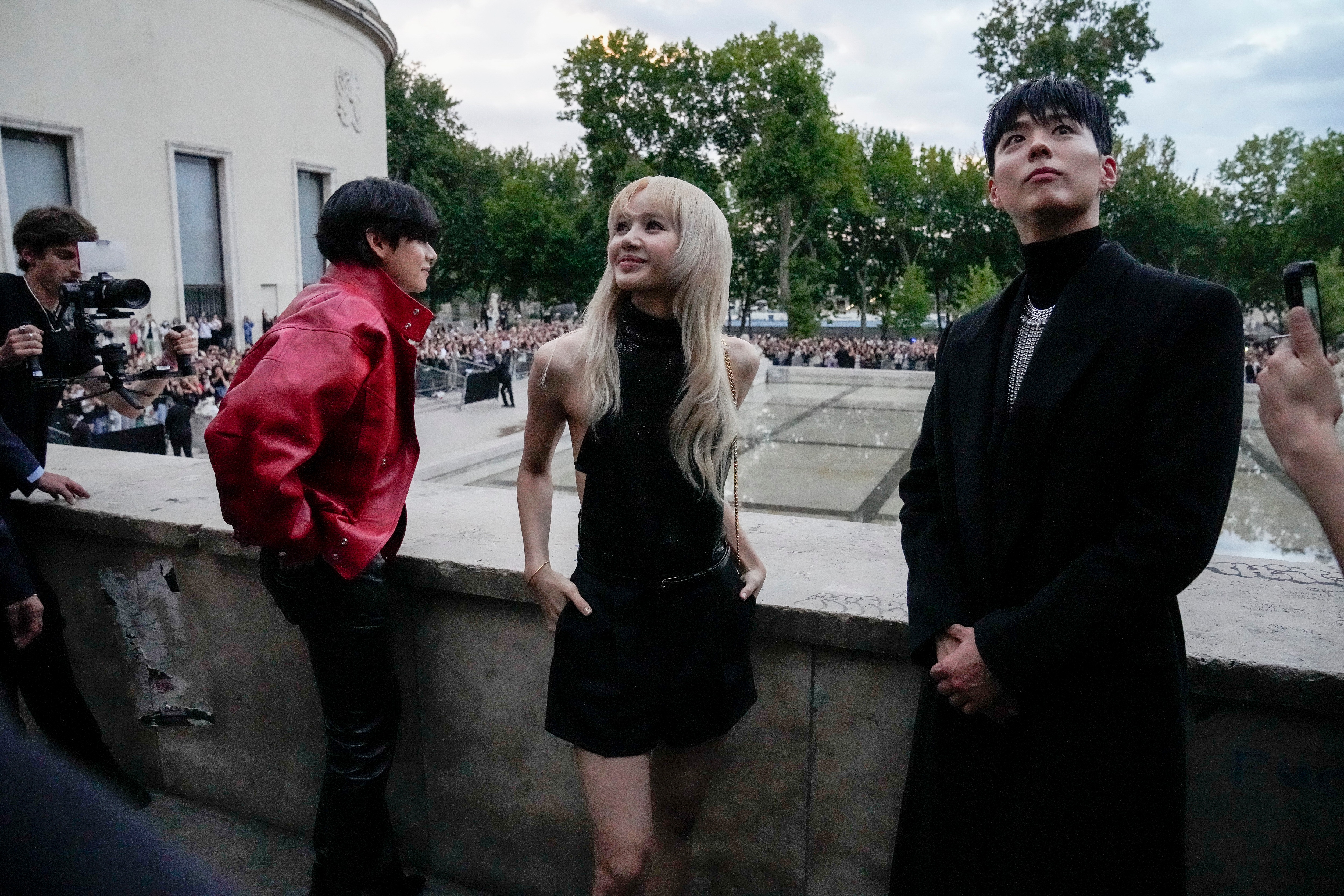 V of BTS, Blackpink Lisa, and Park Bo Gum grace Paris Fashion Week