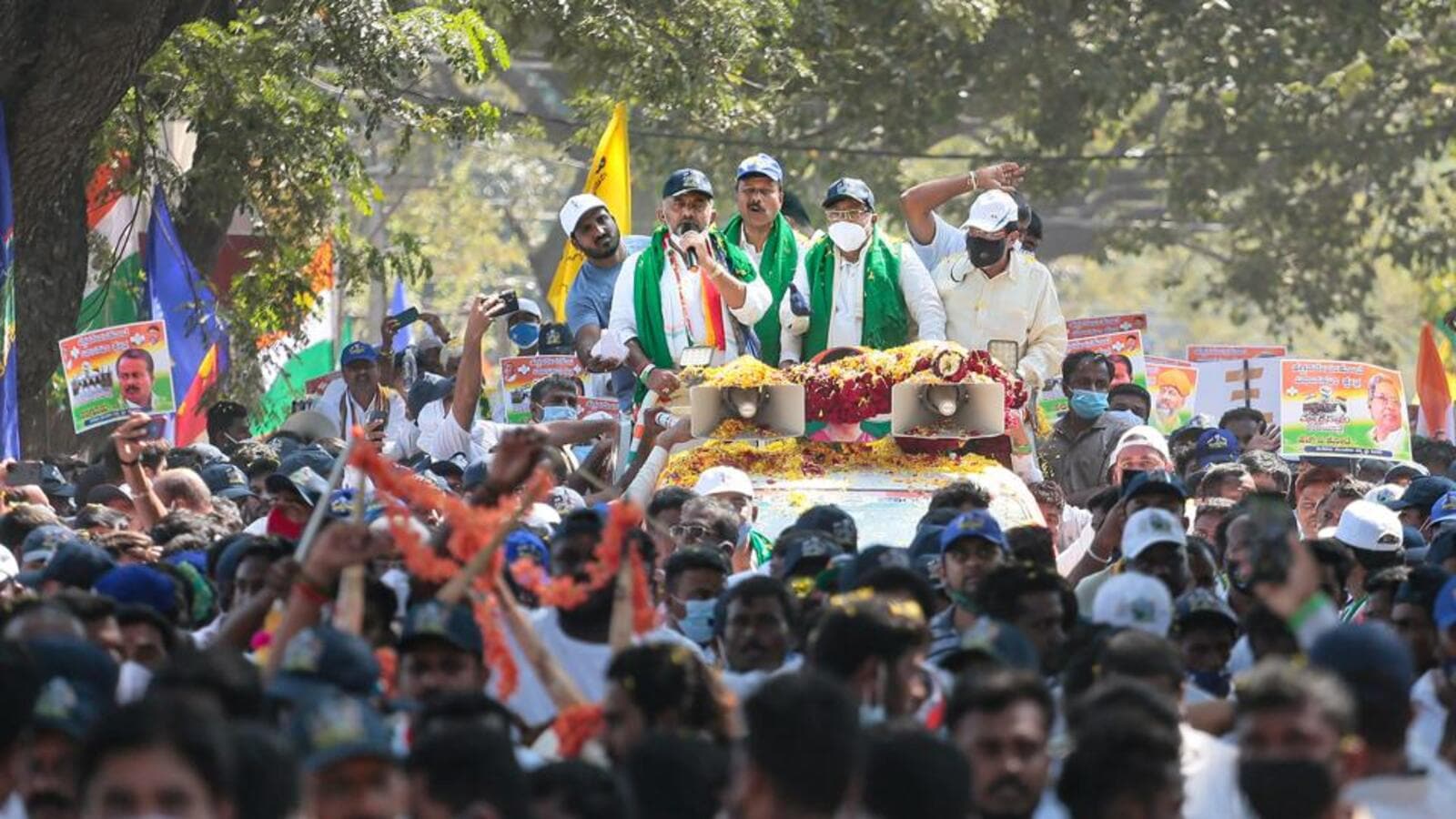 Mekedatu padayatra chargesheet against Congress leaders stayed