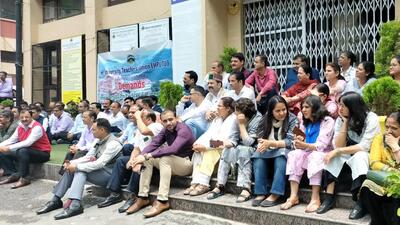 Seeking 7th UGC pay scales, members of the Himachal Pradesh University Teachers’ Union hold a protest on the university campus in Shimla on Tuesday. (HT Photo)