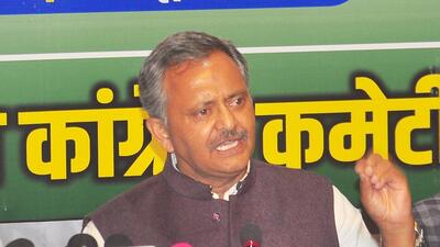 Congress state vice-president Naresh Chauhan addressing the media during a press conference in Shimla on Tuesday. He said chief minister Jai Ram Thakur had announced a CBI probe into the constable exam paper leak case, but to date, the central agency has not taken over the case. (HT Photo) Congress state vice-president Naresh Chauhan addressing the media during a press conference in Shimla on Tuesday. He said chief minister Jai Ram Thakur had announced a CBI probe into the constable exam paper leak case, but to date, the central agency has not taken over the case. (HT Photo)