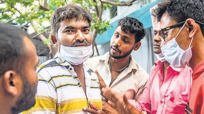 Majhi lived with 10 carpenters on the second floor of the building. Each of them earned ₹20,000 a month (Satish Bate/HT PHOTO) Majhi lived with 10 carpenters on the second floor of the building. Each of them earned ₹20,000 a month (Satish Bate/HT PHOTO)