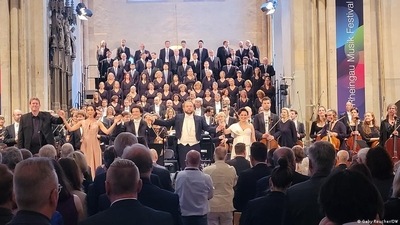 Standing ovations for choir and orchestra at the opening of the Rheingau Music Festival (Gaby Reucher/DW ) Standing ovations for choir and orchestra at the opening of the Rheingau Music Festival (Gaby Reucher/DW )