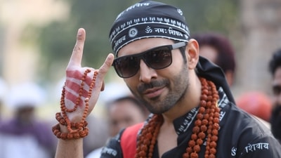 Kartik Aaryan in a still from Bhool Bhulaiyaa 2