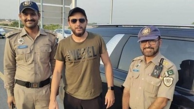 Shahid Afridi fined by Pakistan police for traffic violation (Twitter) Shahid Afridi fined by Pakistan police for traffic violation (Twitter)