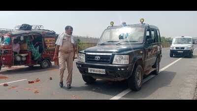 A damaged police vehicle in Malpura area on Agra Gwalior road on June 17, 2022, during a protest against the Agnipath Scheme of army recruitment. (HT FILE PHOTO)