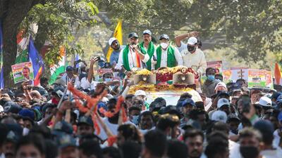 The Karnataka high court on Tuesday stayed the operation of the chargesheet filed against Congress leaders including former chief minister Siddaramaiah and party’s state president DK Shivakumar, accused of violating Covid-19 protocol. (PTI File)